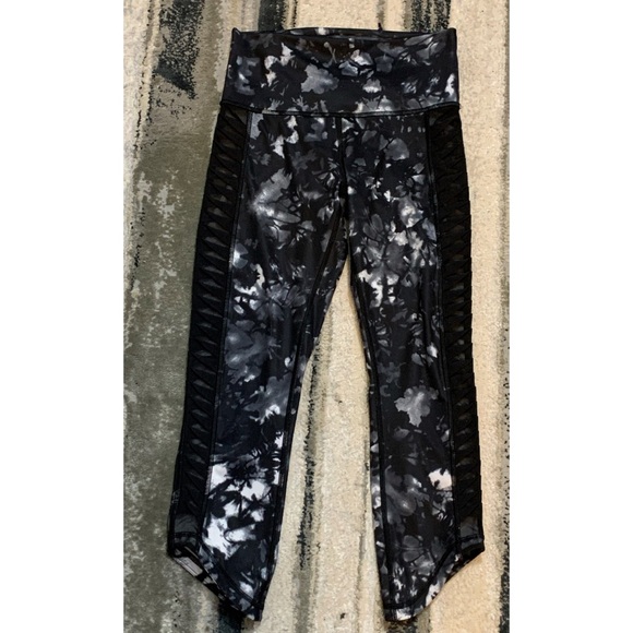 Lululemon Sunshine Salutation Crop - Picture 5 of 9